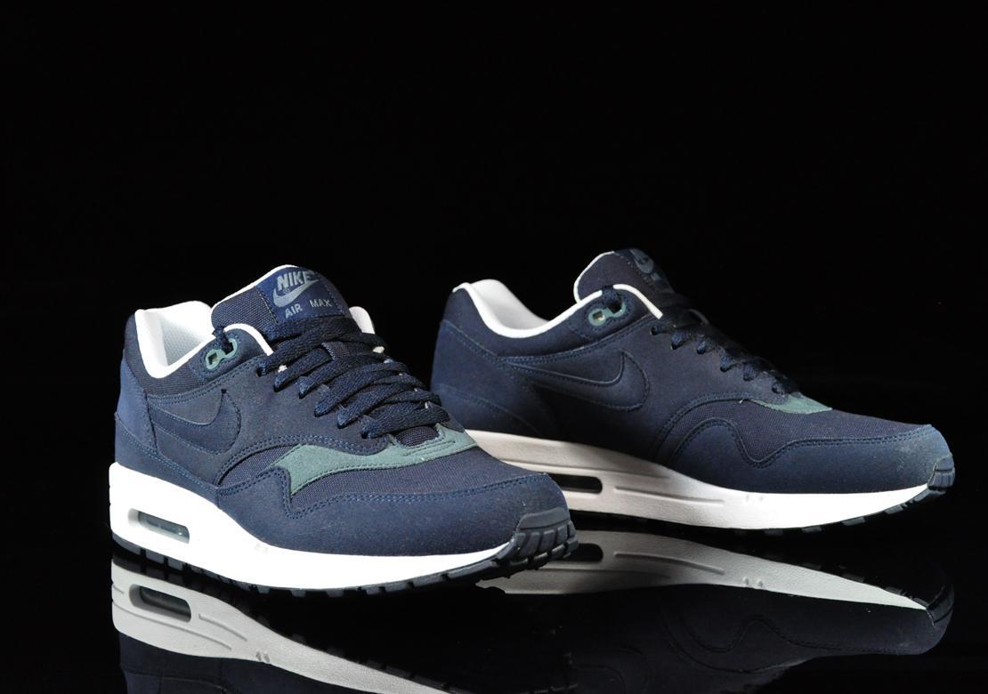 Exclusive Nike Air Max 1 — 3.5 — Front View