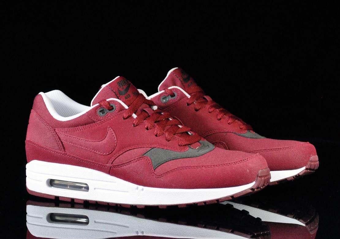 Exclusive Nike Air Max 1 — 3.5 — Front View