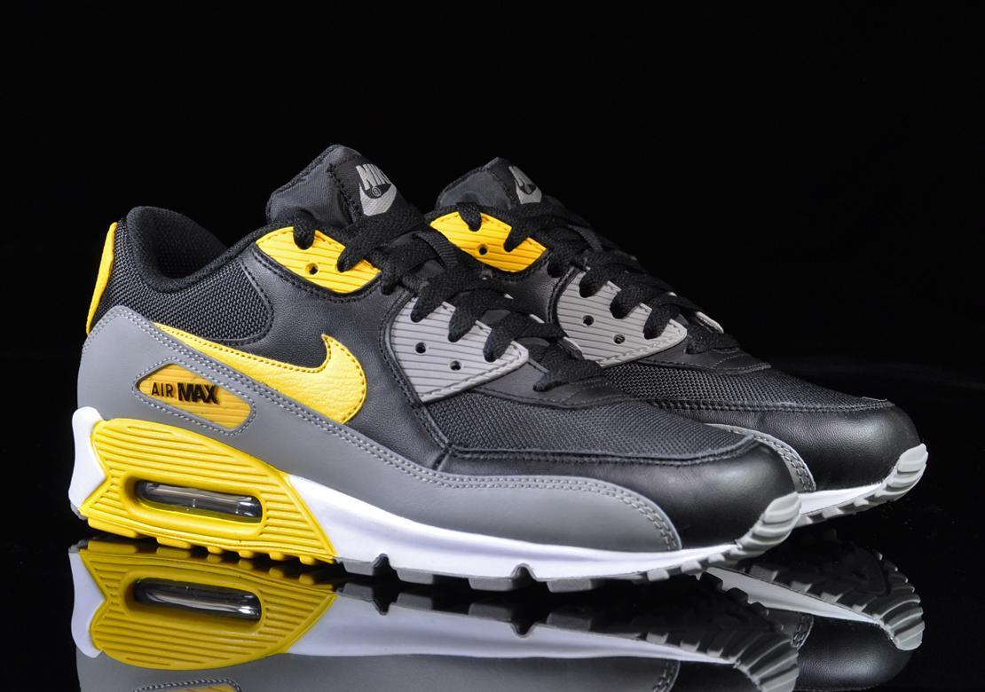 Exclusive Nike Air Max 90 — 3.5 — Front View