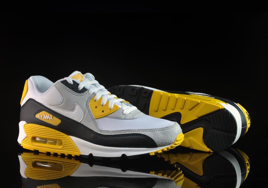 Exclusive Nike Air Max 90 — 3.5 — Front View