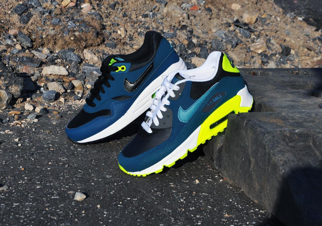 Exclusive Nike Air Max 90 (GS) — 3.5 — Front View