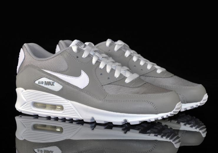 Exclusive Nike Air Max 90 — 3.5 — Front View