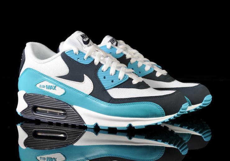 Exclusive Nike Air Max 90 — 3.5 — Front View