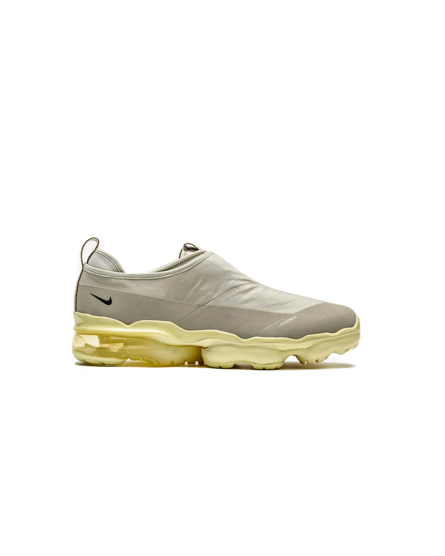 Exclusive NIKE AIR VAPORMAX MOC ROAM — 3 — Front View