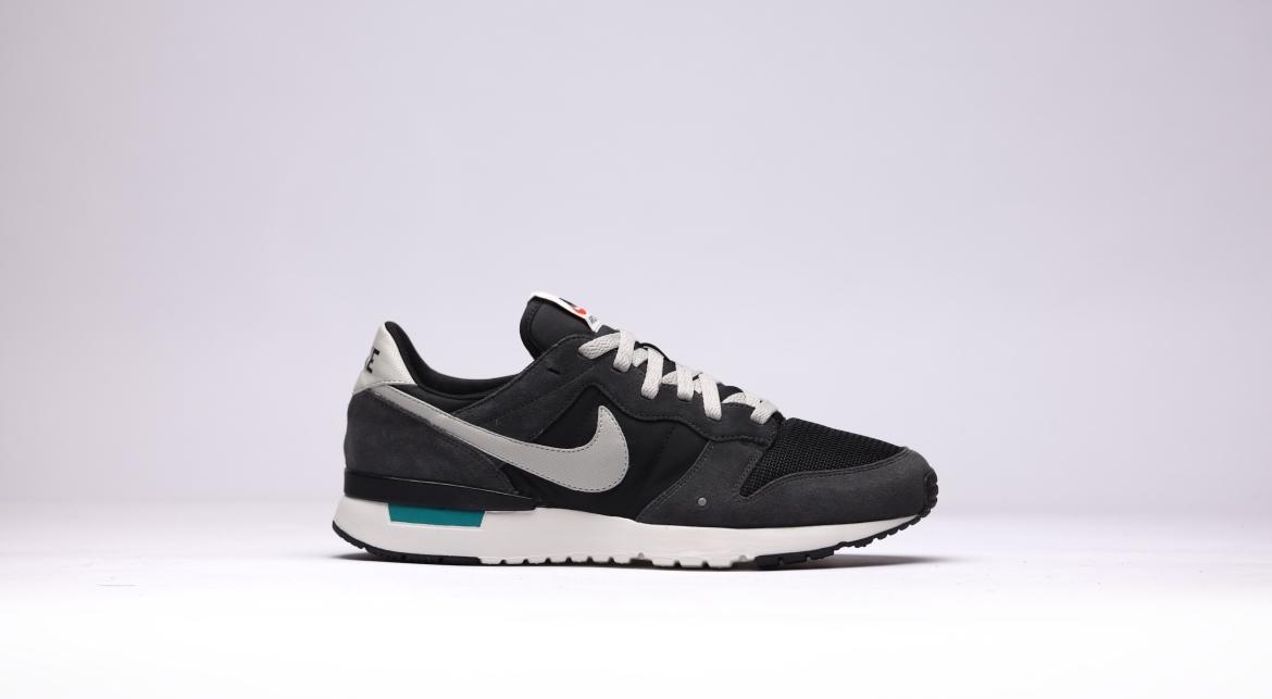 Exclusive Nike Archive '83.m "Lunar Grey" — 3.5 — Front View