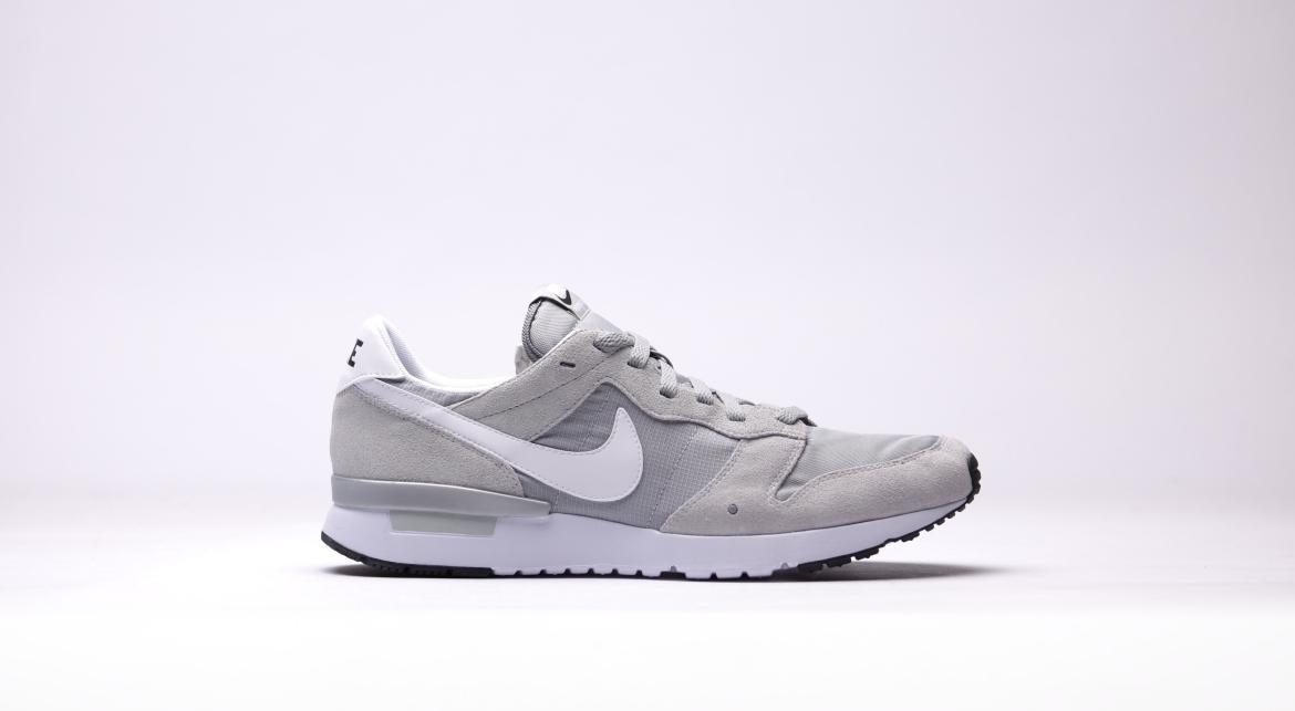 Exclusive Nike Archive '83.m "Pure Platinum" — 3.5 — Front View
