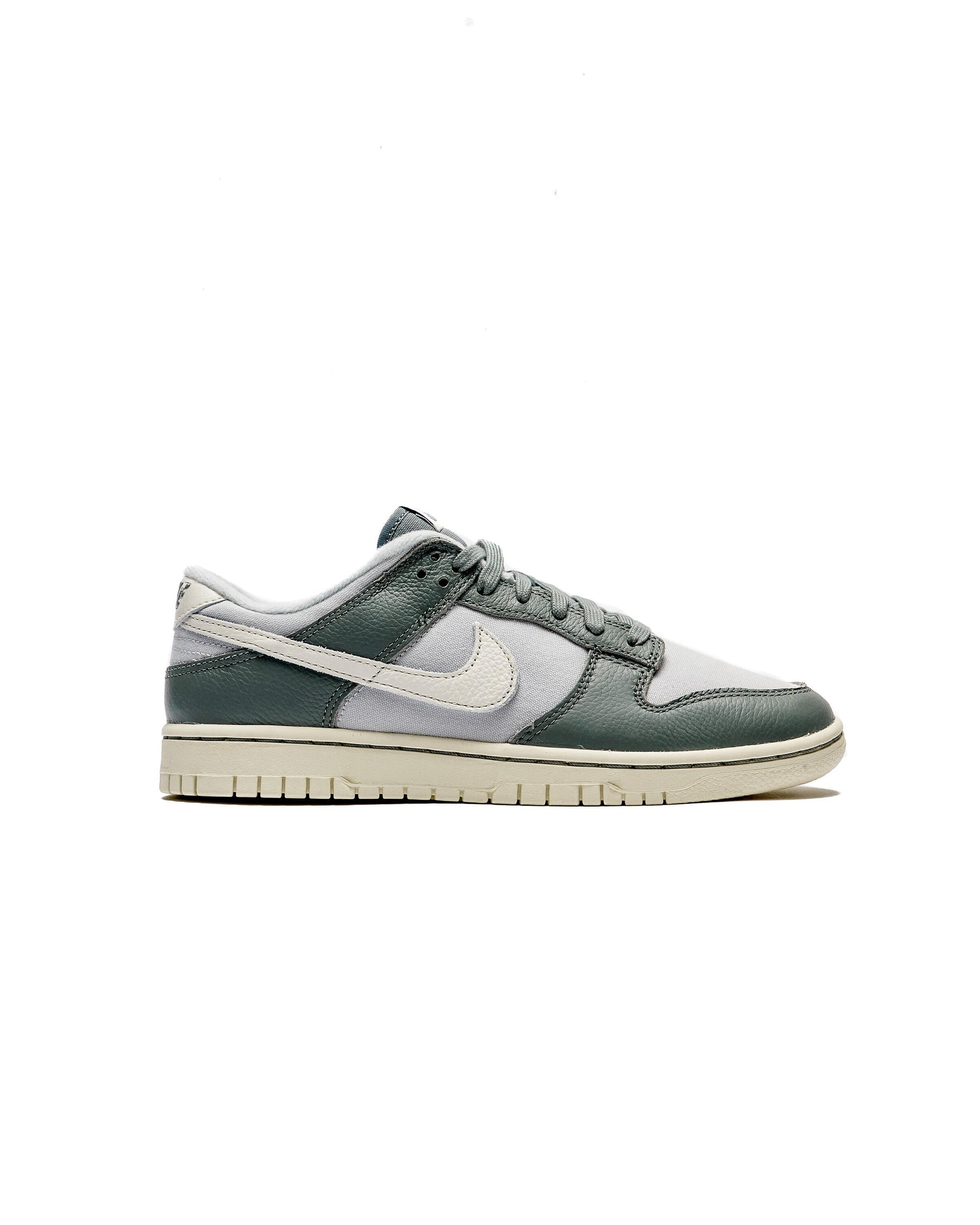 Exclusive Nike DUNK LOW RETRO PRM — 3 — Front View