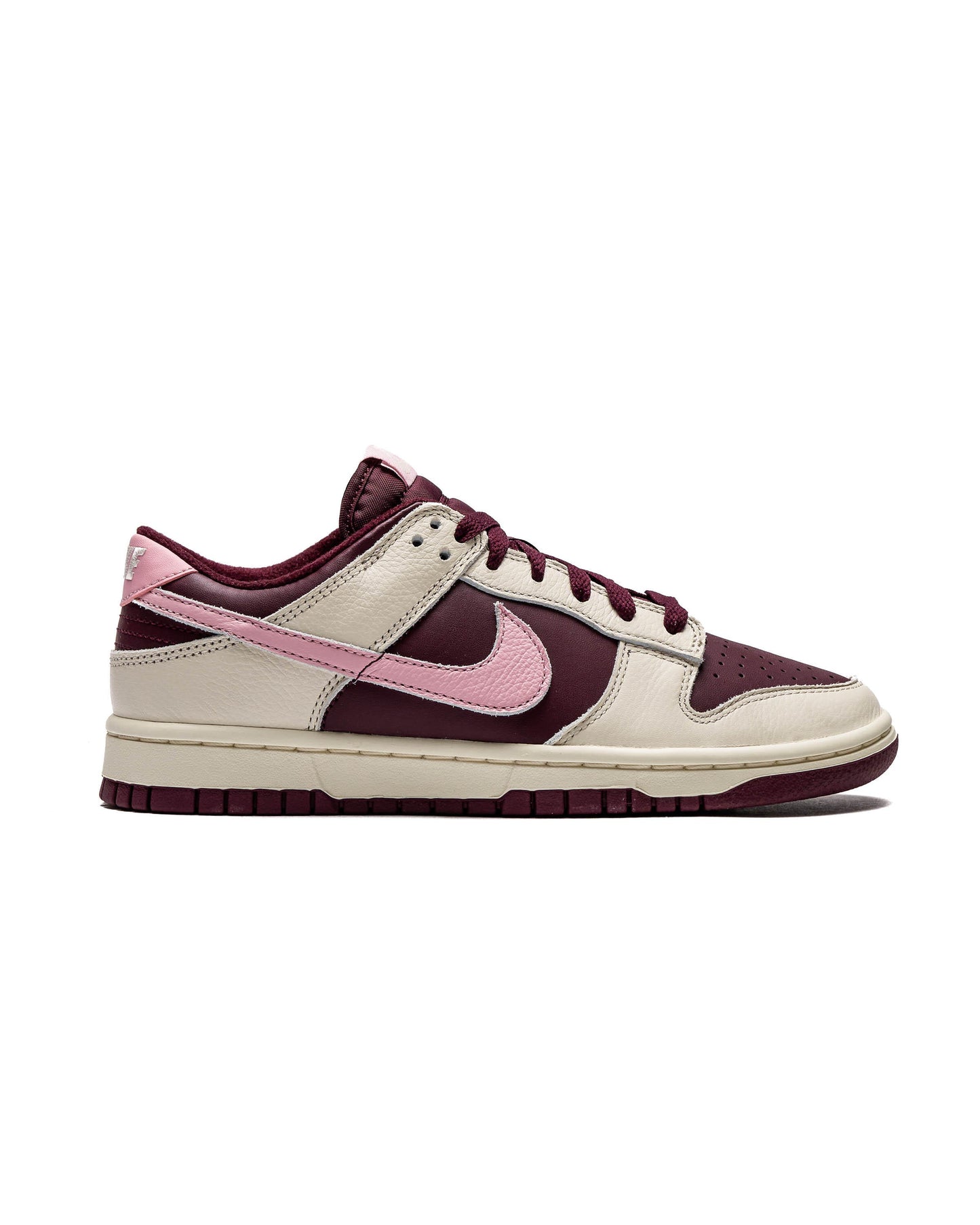 Exclusive Nike DUNK LOW RETRO PRM 'VDay' — 3 — Front View