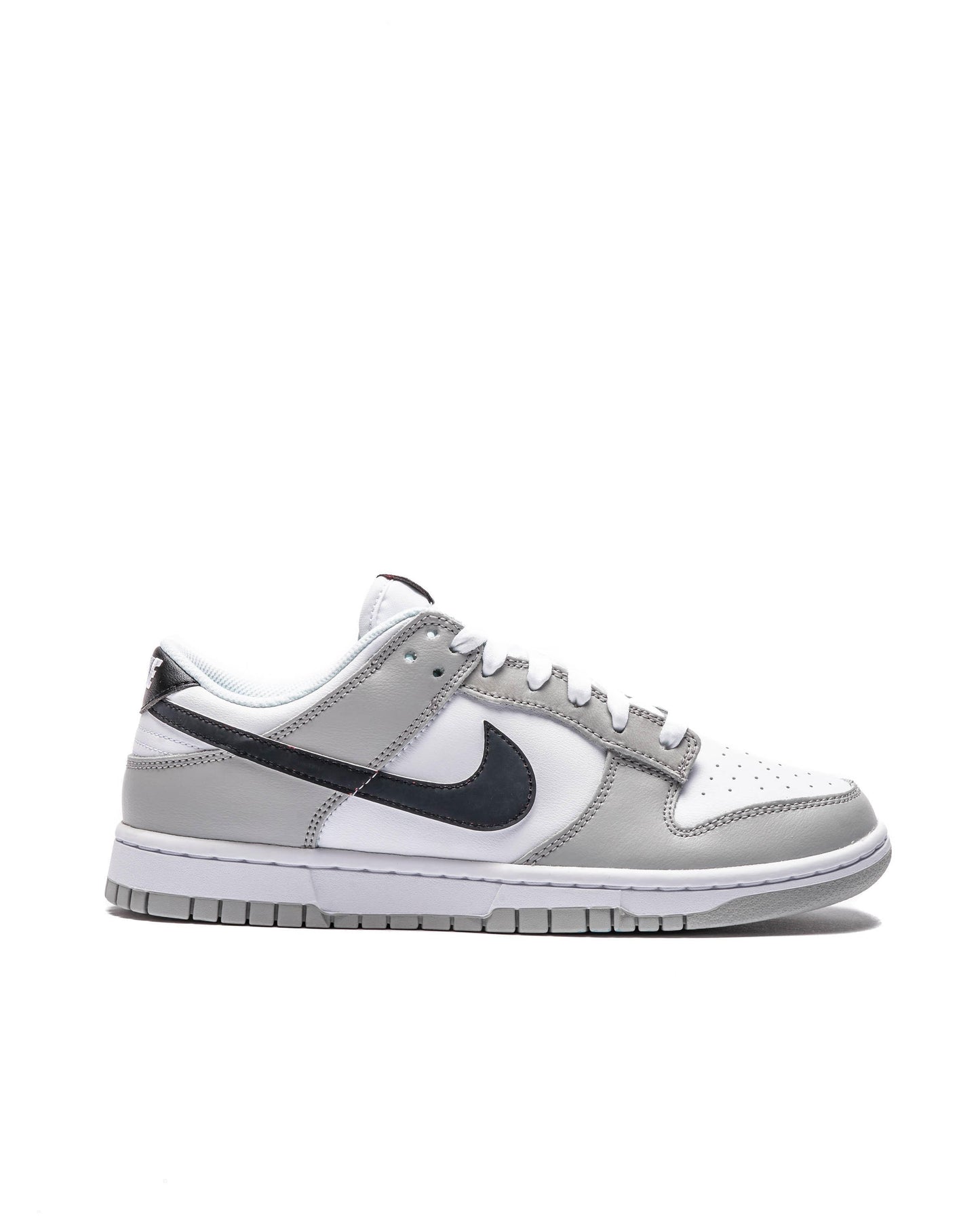 Exclusive Nike DUNK LOW RETRO SE — 3 — Front View