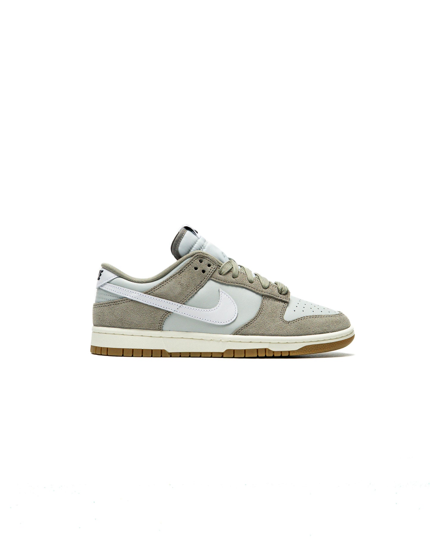 Exclusive Nike DUNK LOW RETRO SE — 3 — Front View