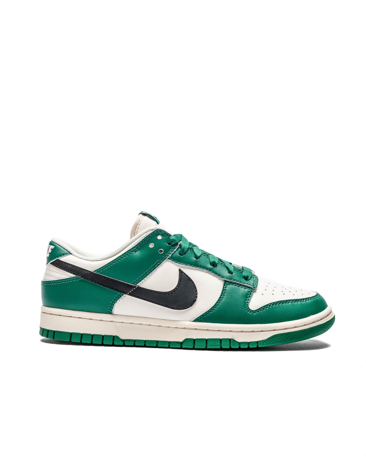 Exclusive Nike DUNK LOW RETRO SE — 3 — Front View