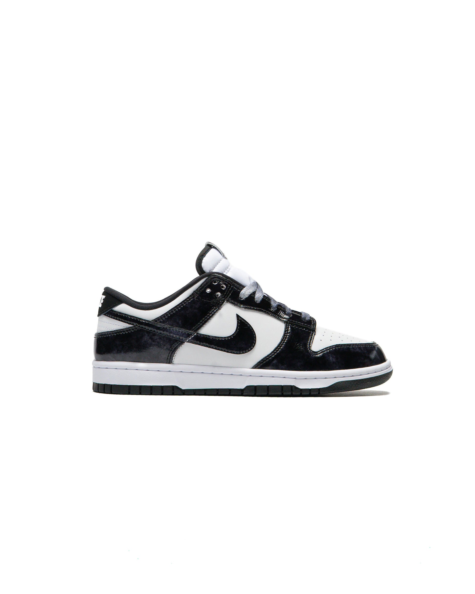 Exclusive Nike DUNK LOW RETRO SE — 3 — Front View