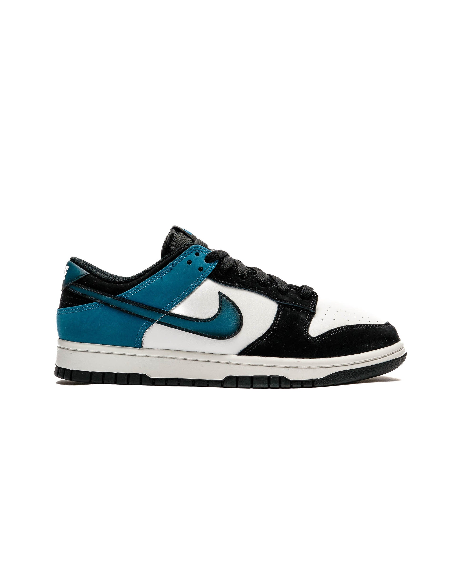 Exclusive Nike Dunk Low Retro — 3 — Front View