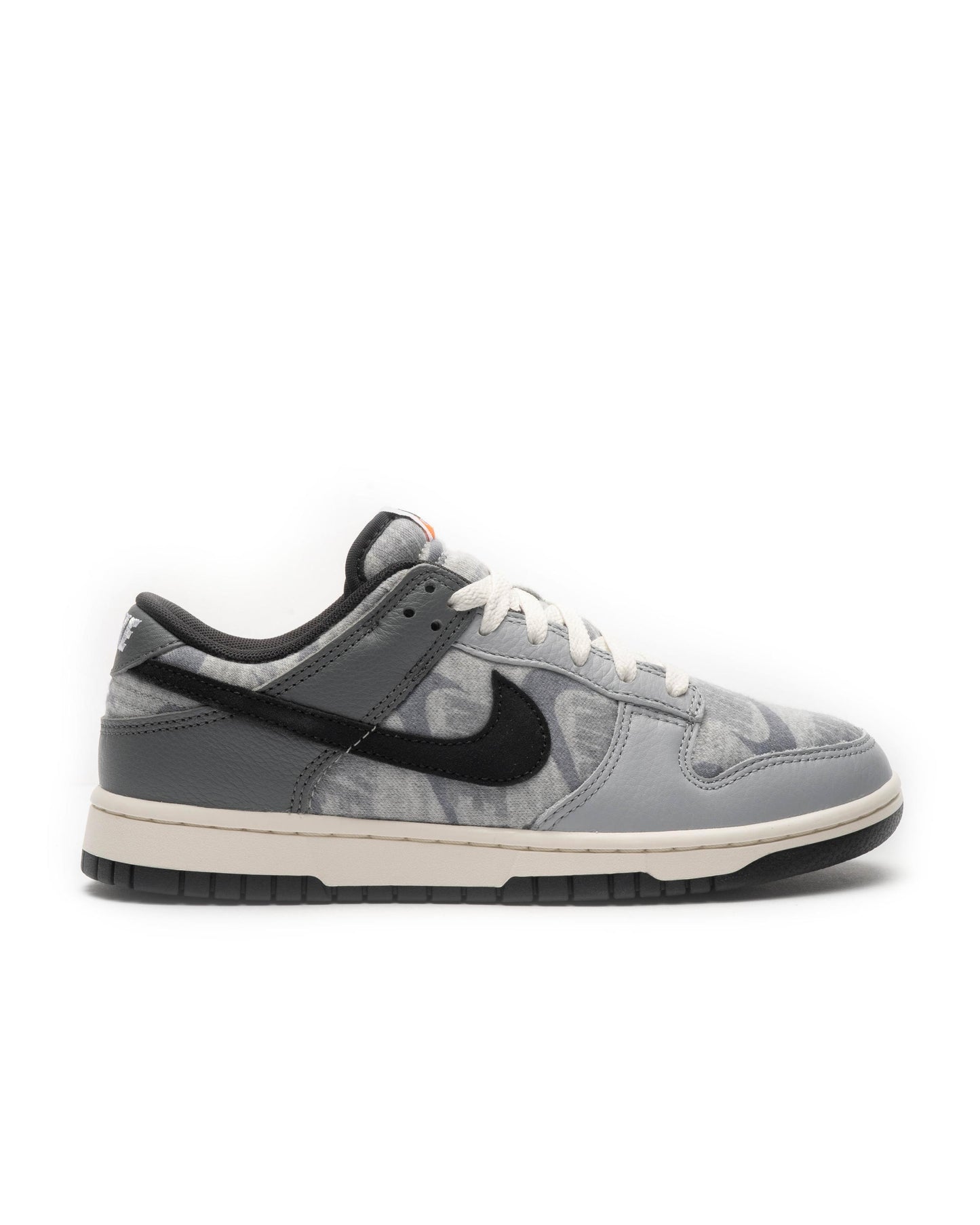 Exclusive Nike DUNK LOW SE — 3.5 — Front View