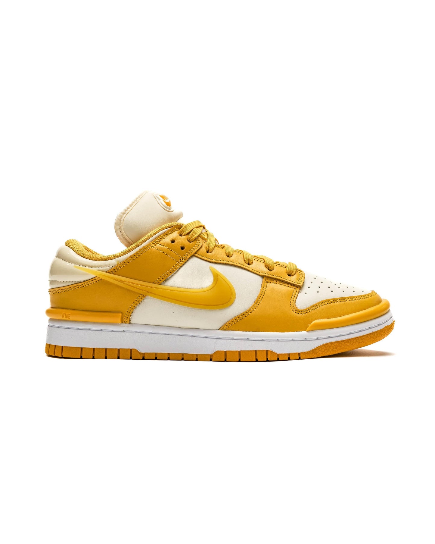 Exclusive Nike WMNS DUNK LOW  TWIST — 5 — Front View