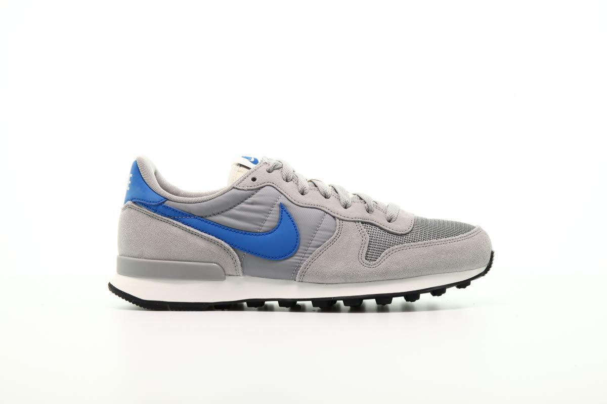 Exclusive Nike Internationalist "Matte Silver" — 3.5 — Front View