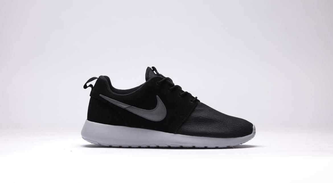 Exclusive Nike Roshe One Suede "Dark Grey" — 3.5 — Front View