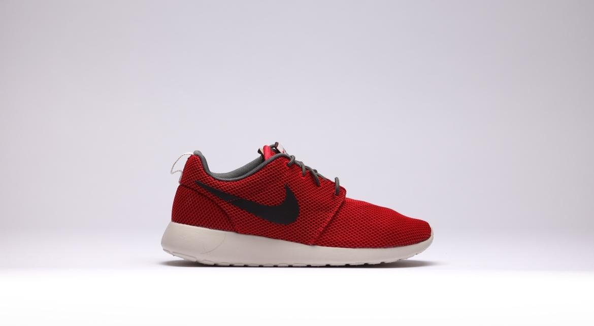 Exclusive Nike Rosherun "Fire Red" — 3.5 — Front View