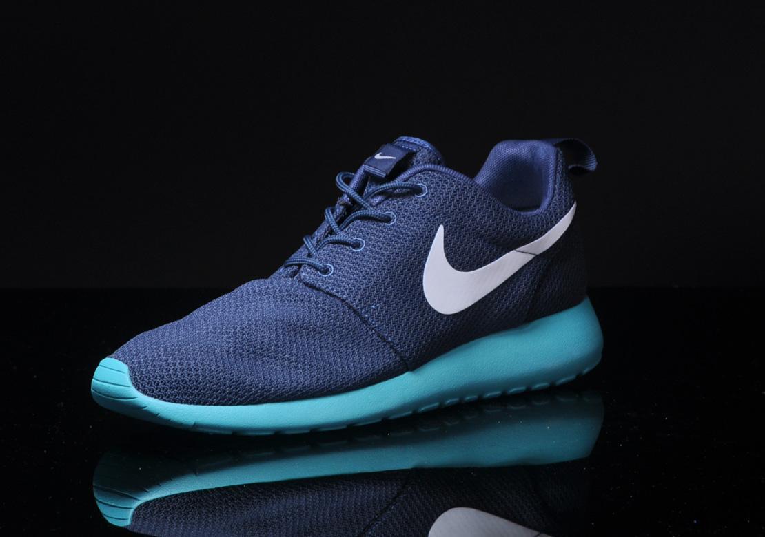 Exclusive Nike Rosherun — 3.5 — Front View