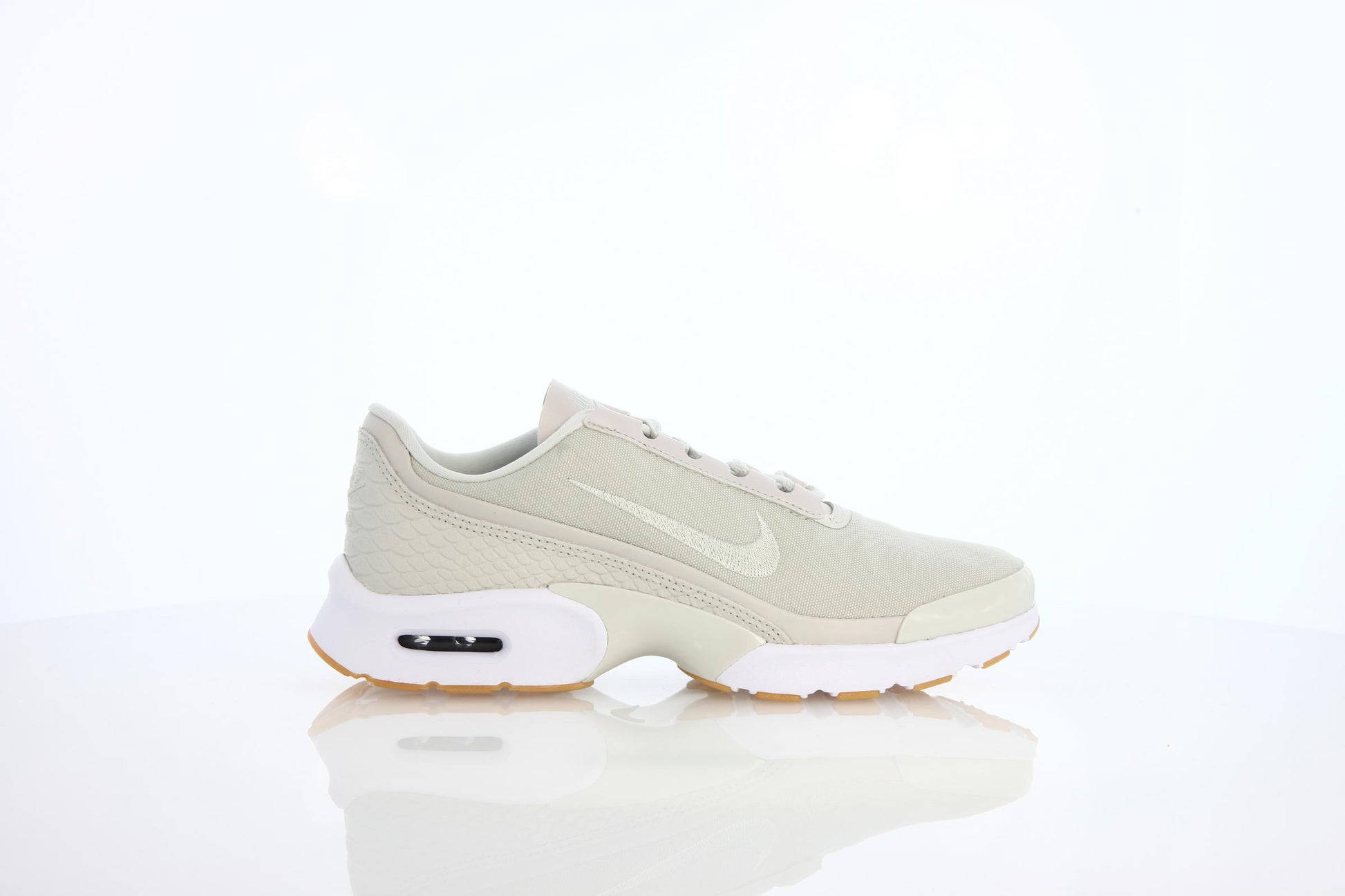 Exclusive Nike Wmns Air Max Jewell Se "Light Bone" — 5 — Front View