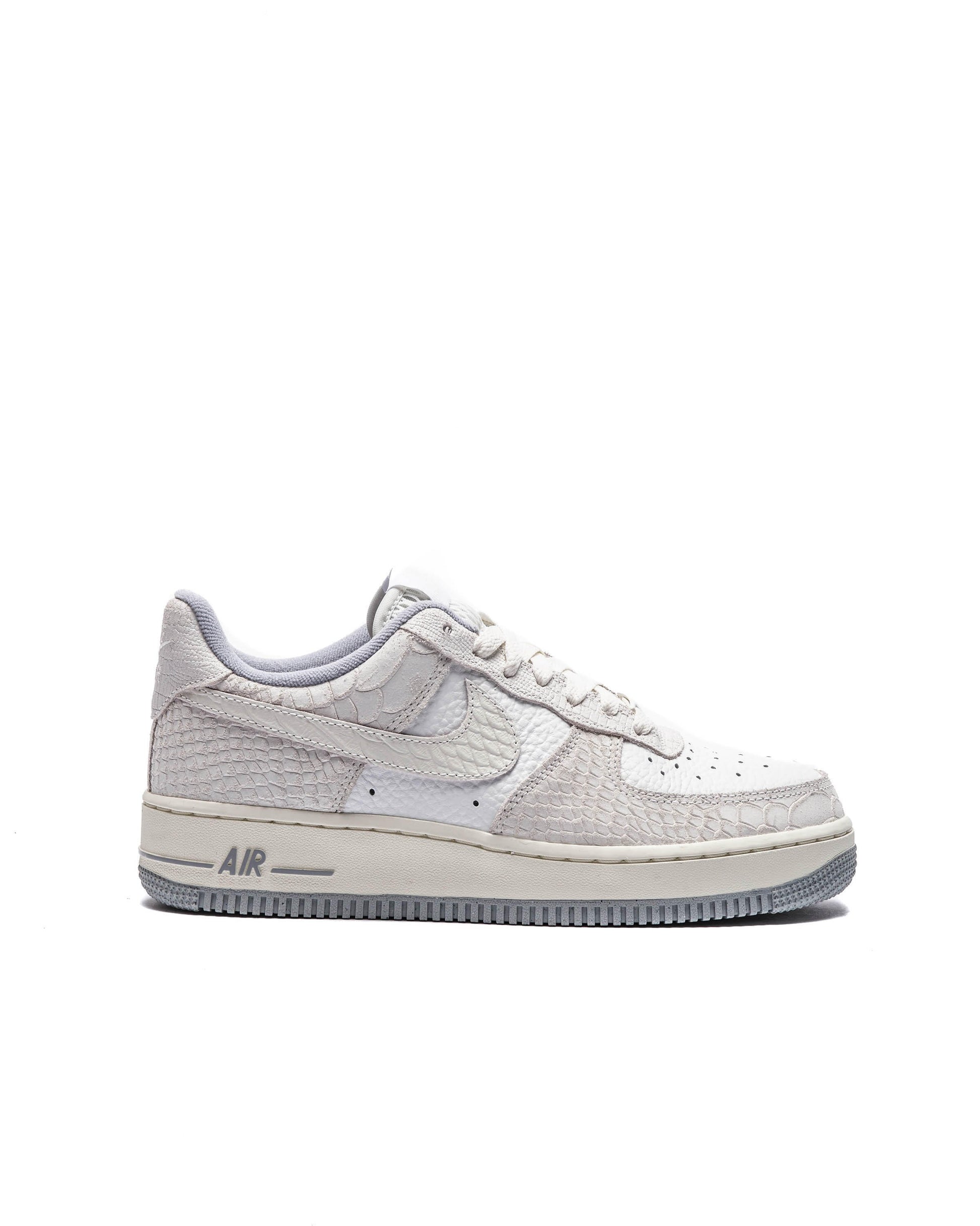 Exclusive Nike WMNS AIR FORCE 1 '07 — 5 — Front View