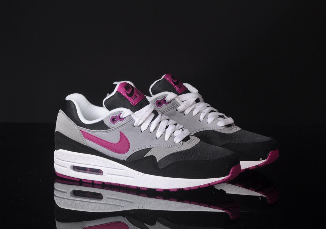Exclusive Nike Wmns Air Max 1 — 3.5 — Front View