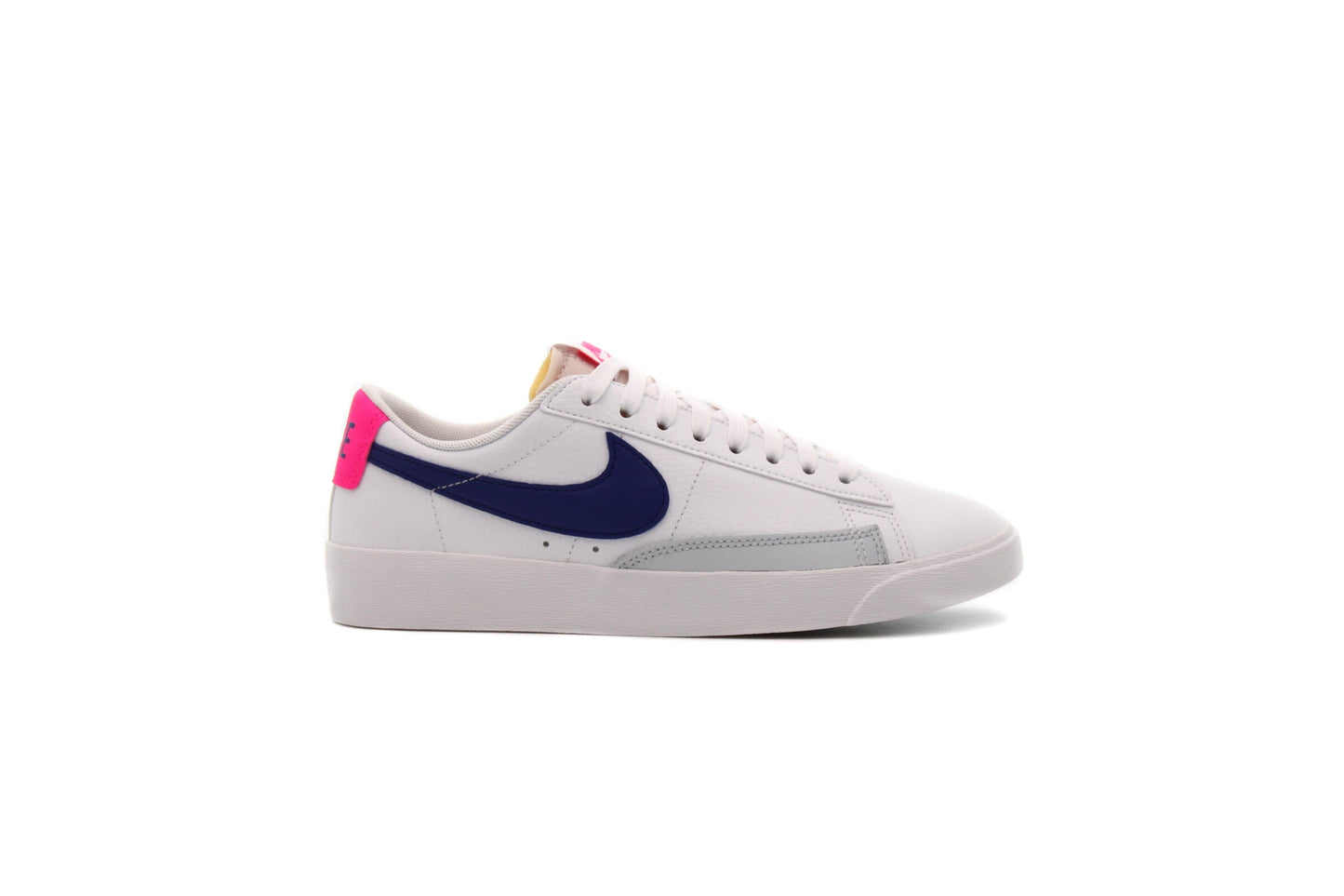 Exclusive Nike WMNS BLAZER LOW "WHITE" — 5 — Front View