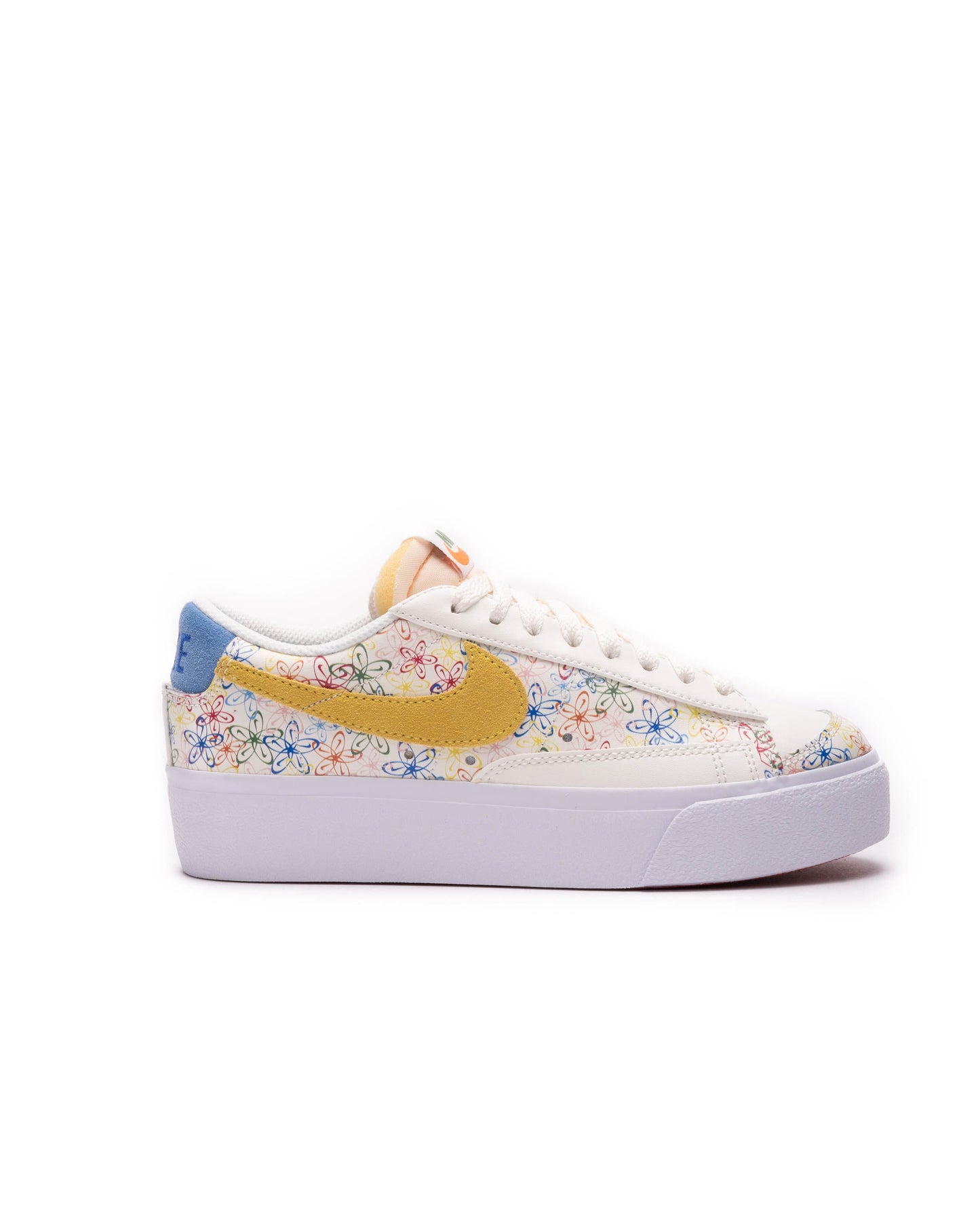 Exclusive Nike WMNS BLAZER LW PLATFORM — 5 — Front View