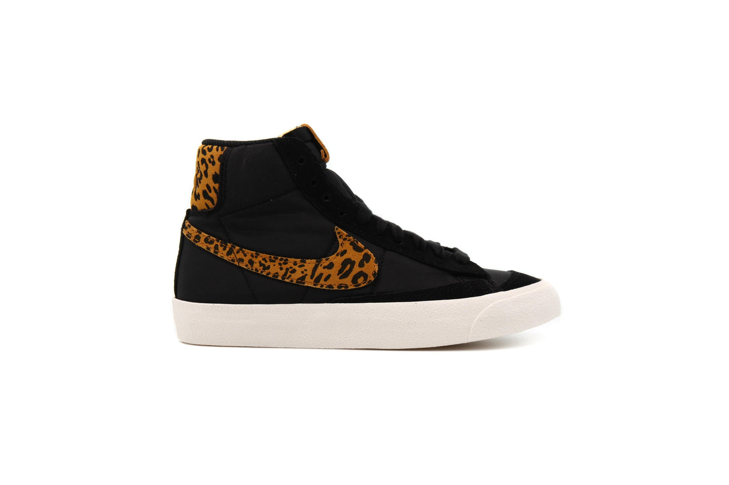 Exclusive Nike WMNS BLAZER MID '77 "BLACK" — 5 — Front View