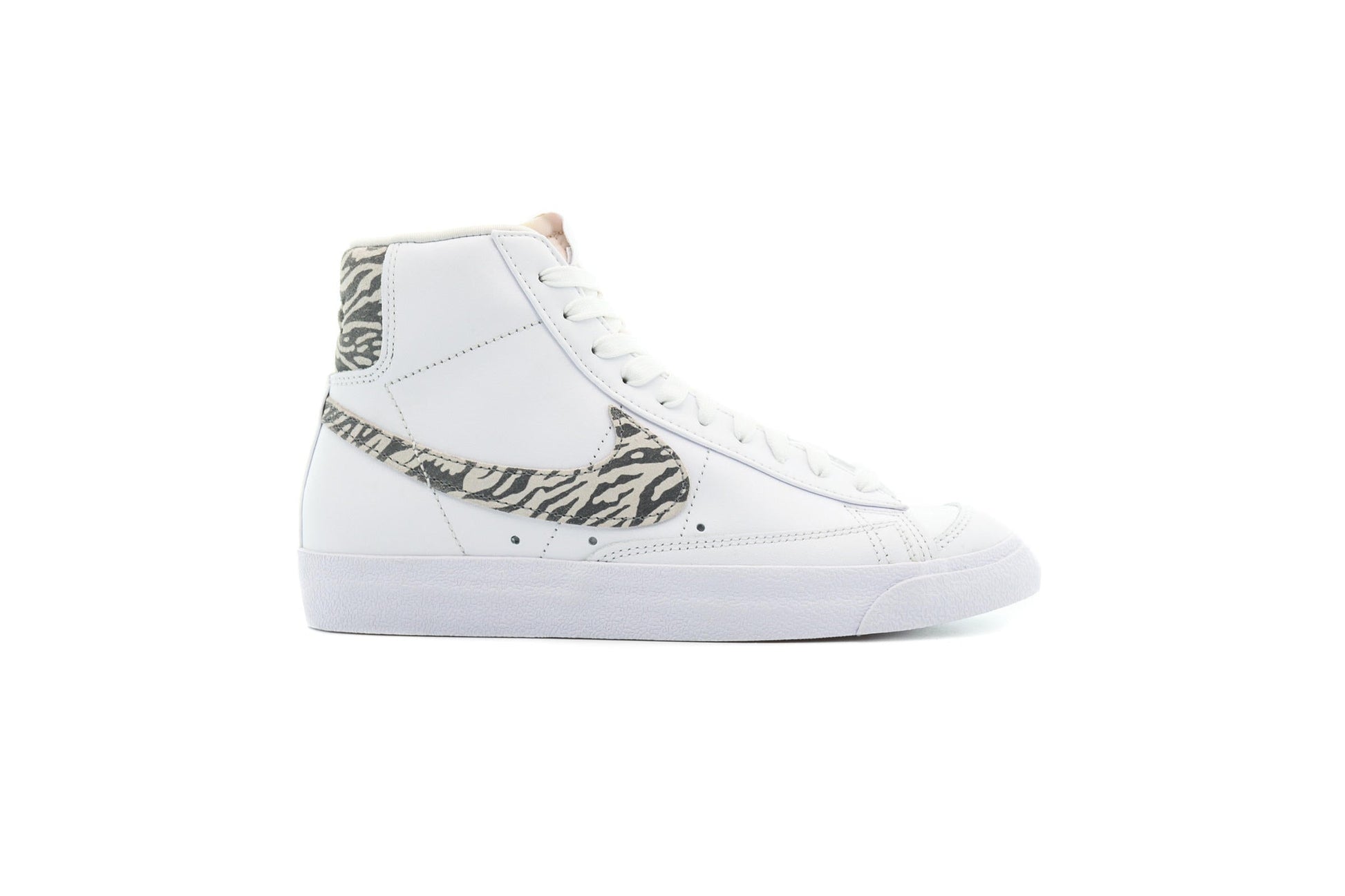 Exclusive Nike WMNS BLAZER MID '77 SE — 5 — Front View