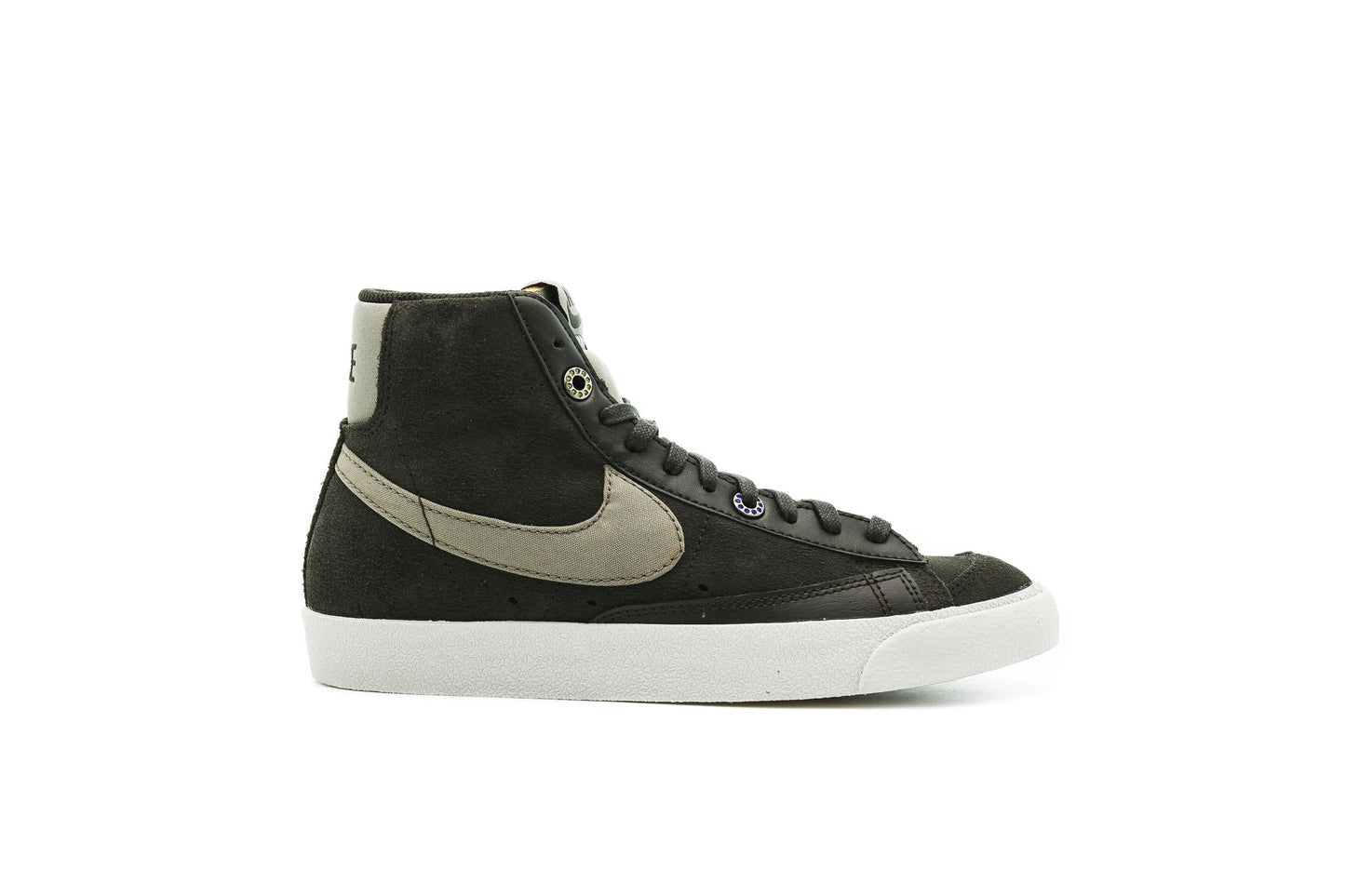 Exclusive Nike WMNS BLAZER MID '77 "SEQUOIA" — 5 — Front View