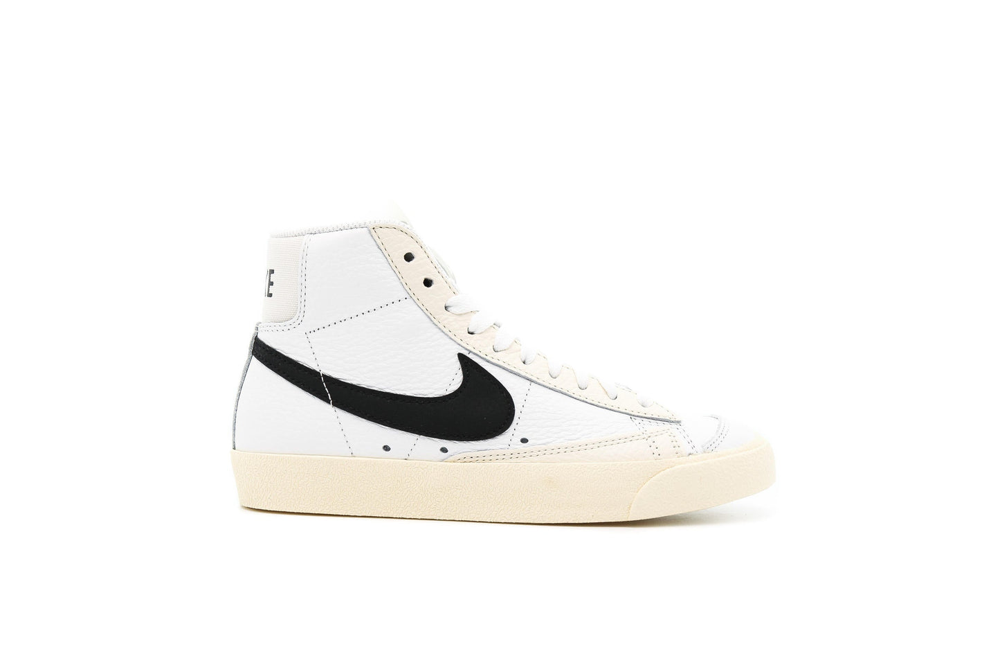 Exclusive Nike WMNS BLAZER MID '77 "SUMMIT WHITE" — 5 — Front View