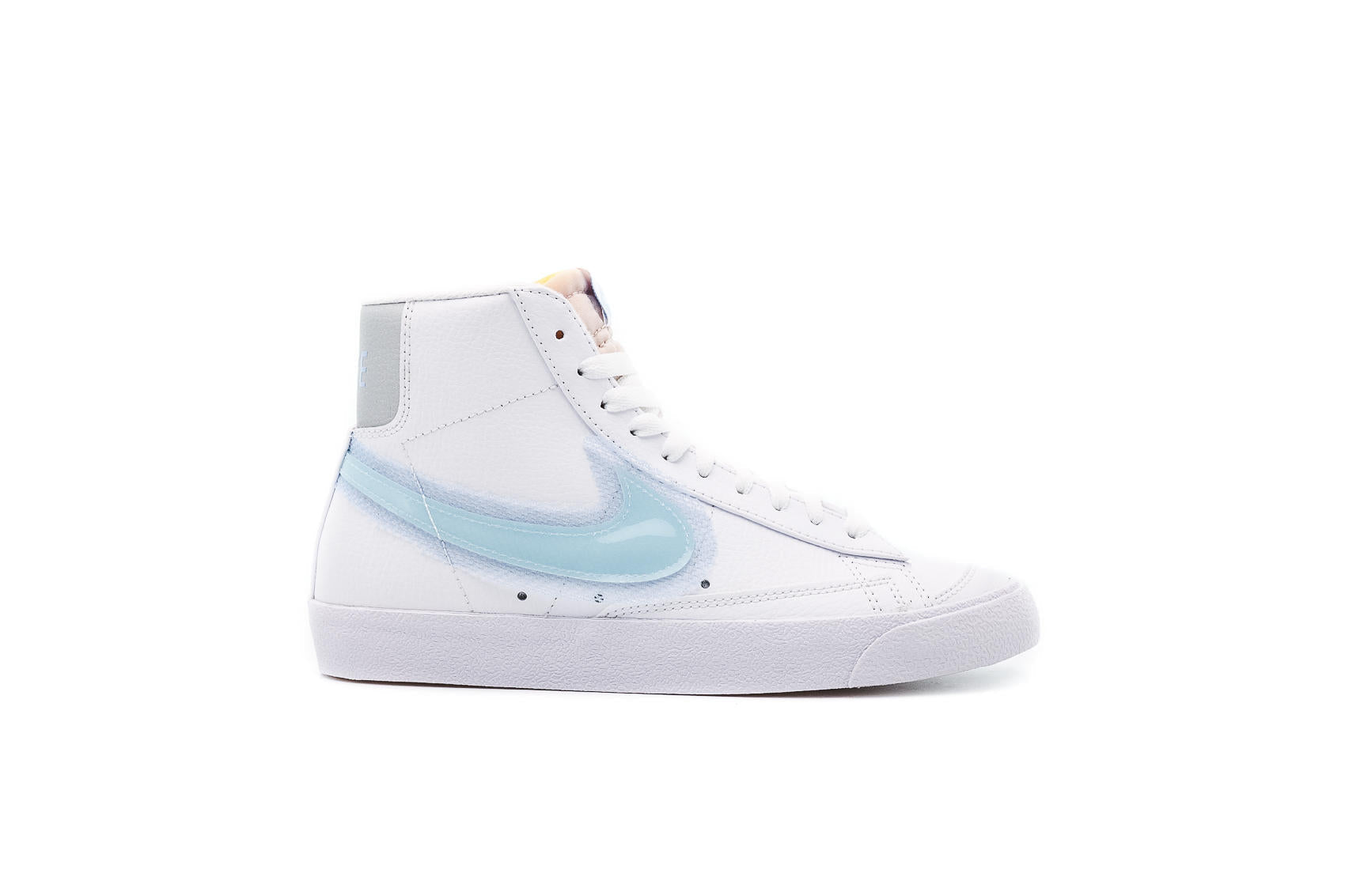 Exclusive Nike WMNS BLAZER MID '77 "WHITE" — 5 — Front View