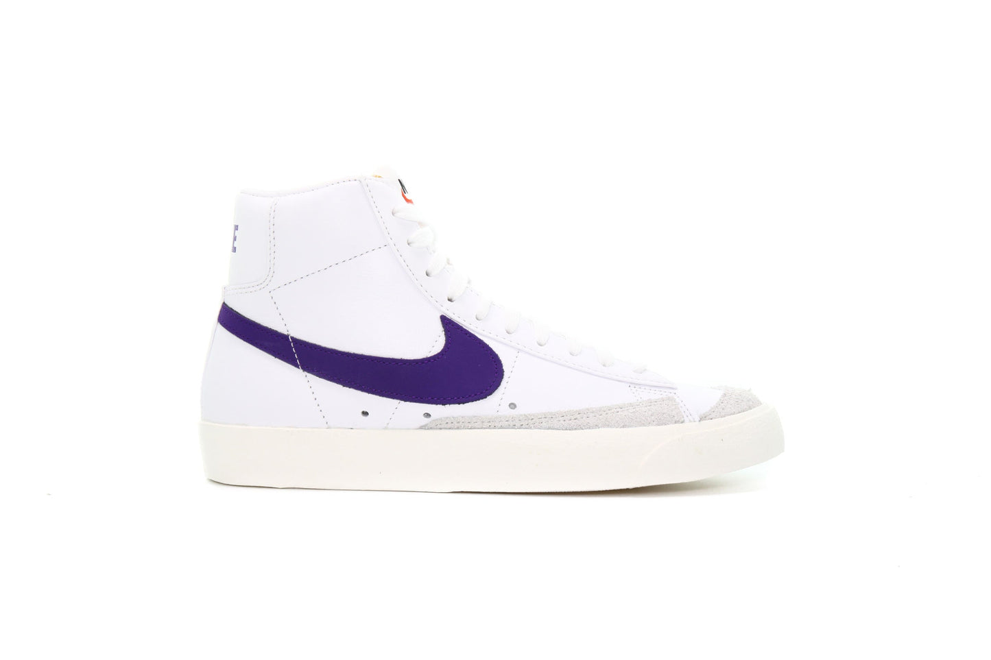 Exclusive Nike WMNS BLAZER MID '77 "WHITE" — 5 — Front View