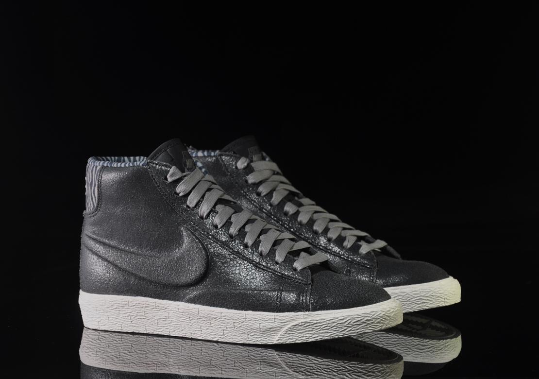Exclusive Nike Wmns Blazer Mid Premium VT — 3.5 — Front View