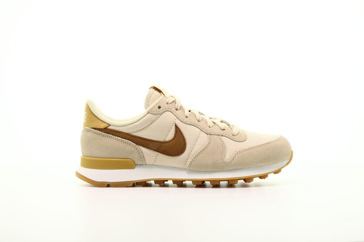 Exclusive Nike Wmns Internationalist "Beach" — 5 — Front View