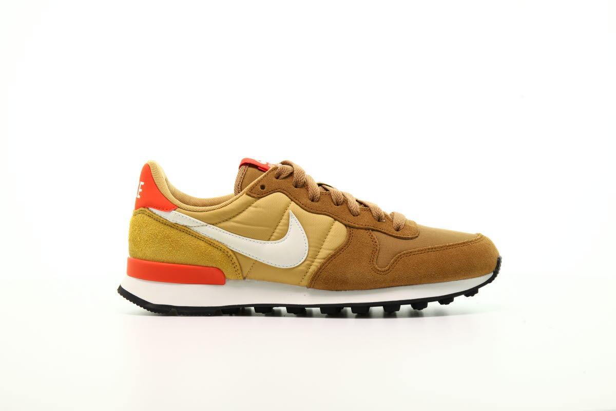 Exclusive Nike Wmns Internationalist "Muted Bronze" — 5 — Front View