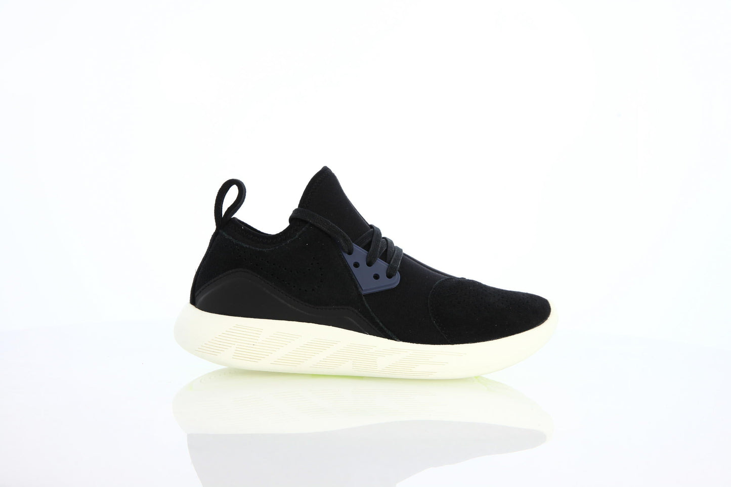 Exclusive Nike Wmns Lunarcharge Premium "Black" — 5 — Front View