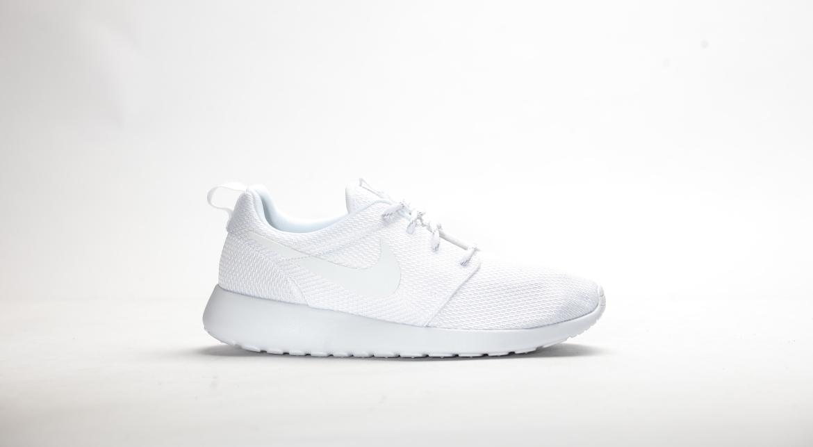 Exclusive Nike Wmns Roshe One All White — 5 — Front View