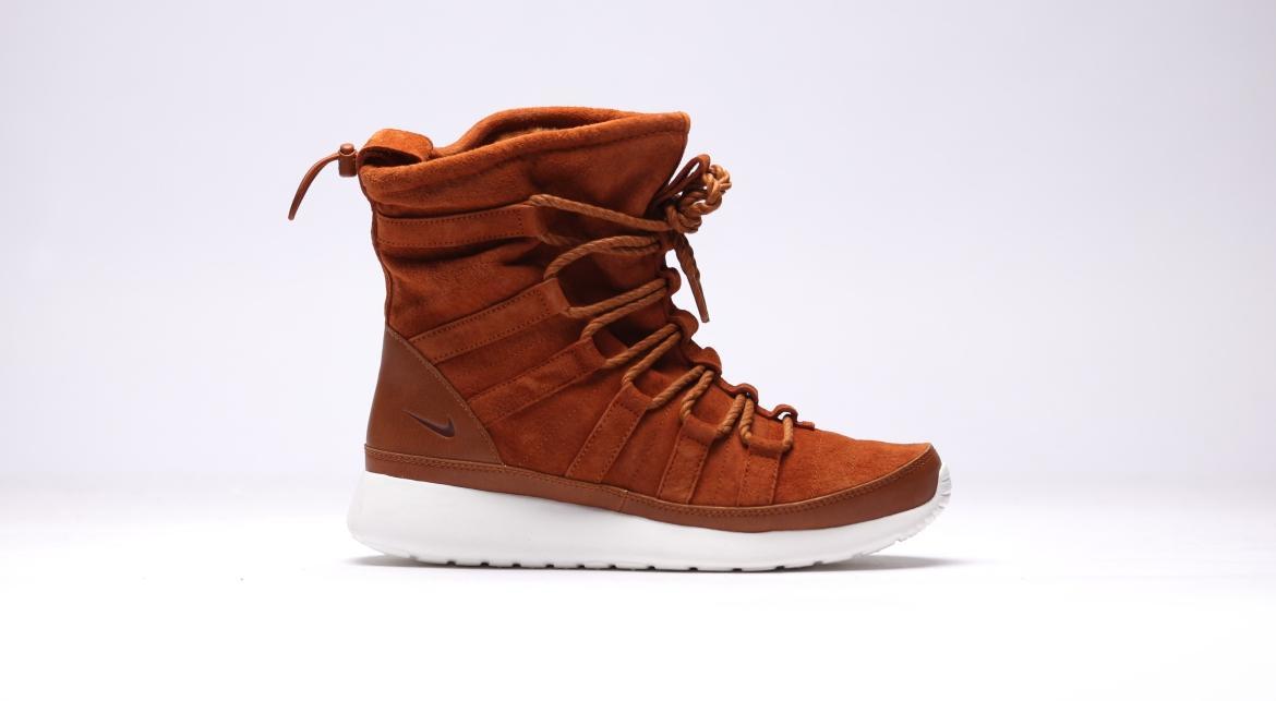 Exclusive Nike Wmns Roshe One Hi Suede "Tawny" — 5 — Front View