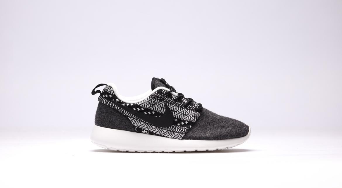 Exclusive Nike Wmns Roshe One Winter "All Black" — 5 — Front View