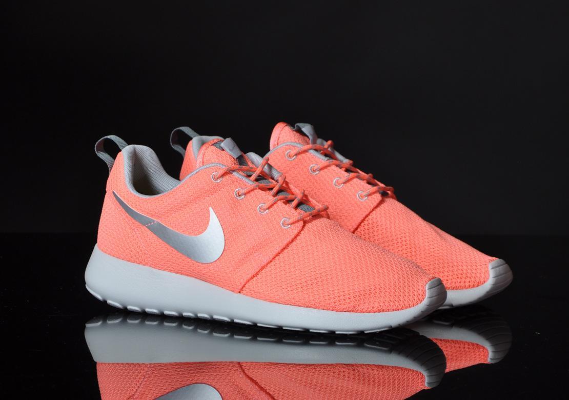 Exclusive Nike Wmns Roshe Run — 3.5 — Front View