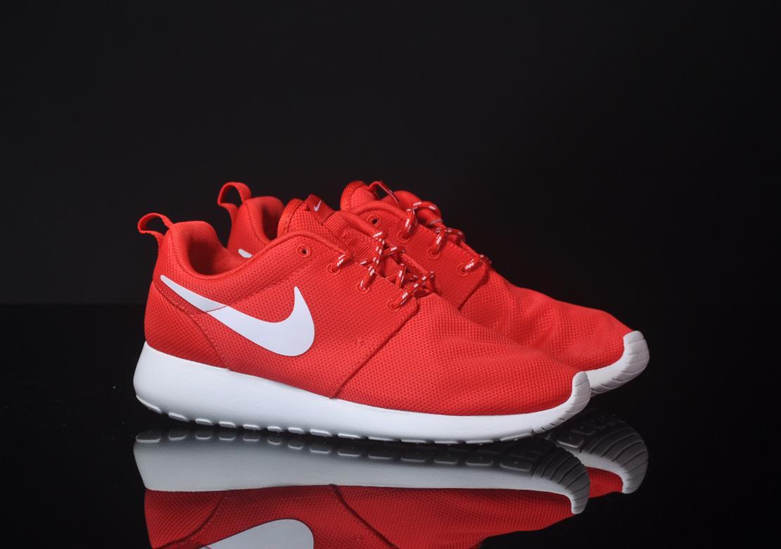 Exclusive Nike Wmns Roshe Run — 3.5 — Front View