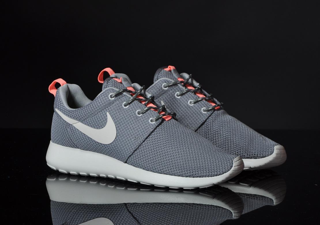 Exclusive Nike Wmns Roshe Run — 3.5 — Front View