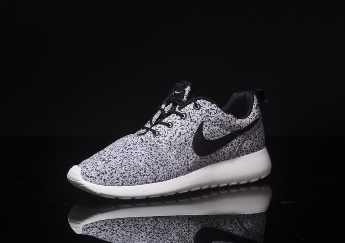 Exclusive Nike Wmns Rosherun — 3.5 — Front View
