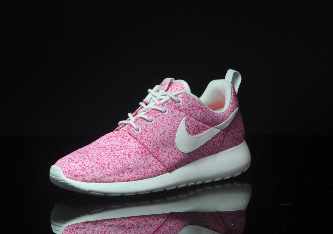 Exclusive Nike Wmns Rosherun — 3.5 — Front View