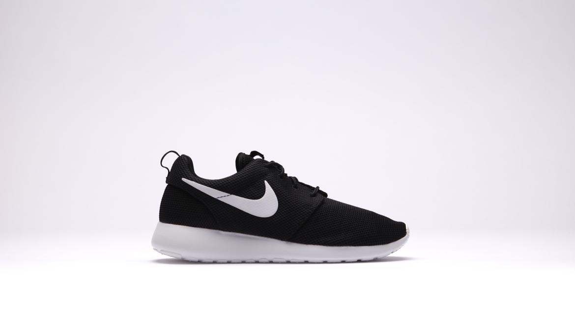 Exclusive Nike Wmns Rosherun "Black" — 5 — Front View