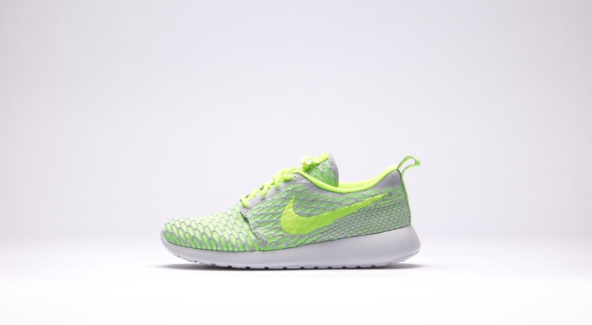 Exclusive Nike Wmns Rosherun Flyknit "Electric Green" — 5 — Front View