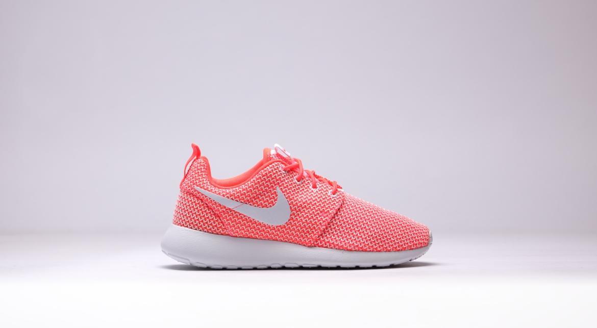 Exclusive Nike Wmns Rosherun "Hot Lava" — 5 — Front View