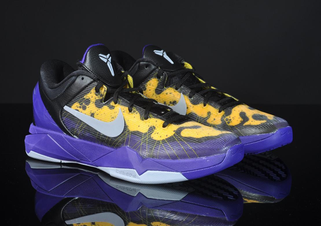 Exclusive Nike Zoom Kobe VII Poison Dart Frog — 3.5 — Front View